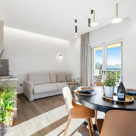 מלון דירות Frunze Luxury נאפפליו