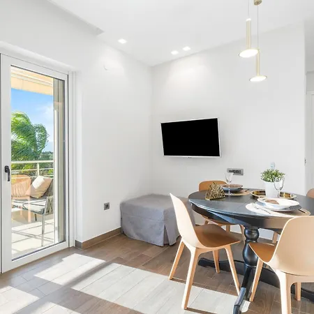 Frunze Luxury מלון דירות