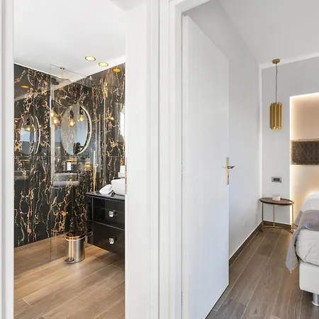Frunze Luxury מלון דירות נאפפליו