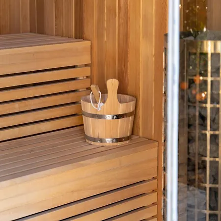 Frunze Luxury アパートホテル