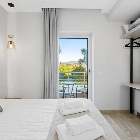 Frunze Luxury アパートホテル