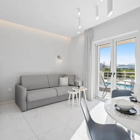 Frunze Luxury Aparthotel 4*