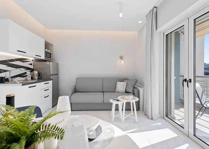 Frunze Luxury Ξενοδοχείο με διαμερίσματα 4*