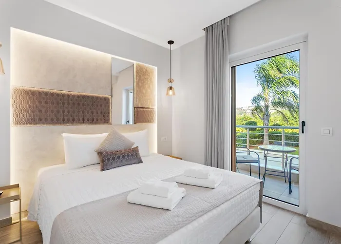 Ξενοδοχείο με διαμερίσματα Frunze Luxury 4*